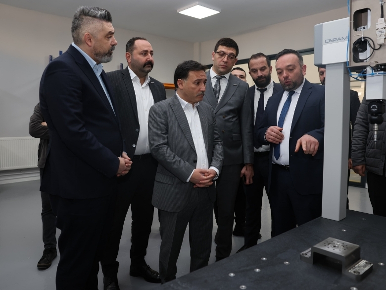 Gökmen Çiçek’ten Mimarsinan Organize Sanayi Bölgesi’nde Kaytech Havacılık Ziyareti